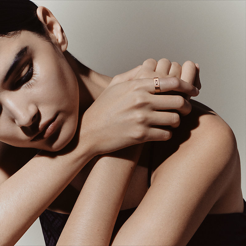 【華やかに】HERMES Anello Hermes Clou d’H, modello piccolo Hermès Clou d'H ring, small model | Hermès USA